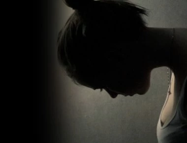 Σοκ: Γυναίκα αυτοκτόνησε λόγω χρεών στην πλατεία Μαβίλη